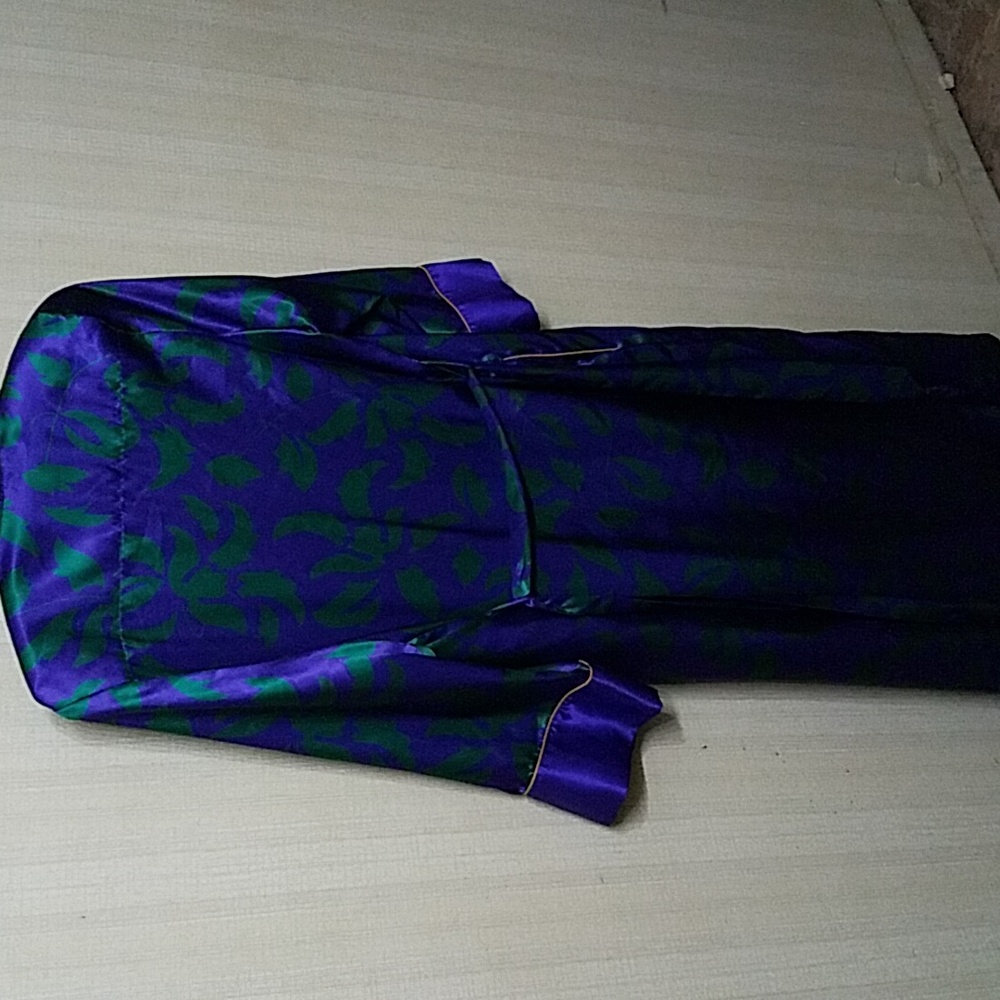 Vintage Victoria's Secret Gold Label Robe - Picture 5 of 16
